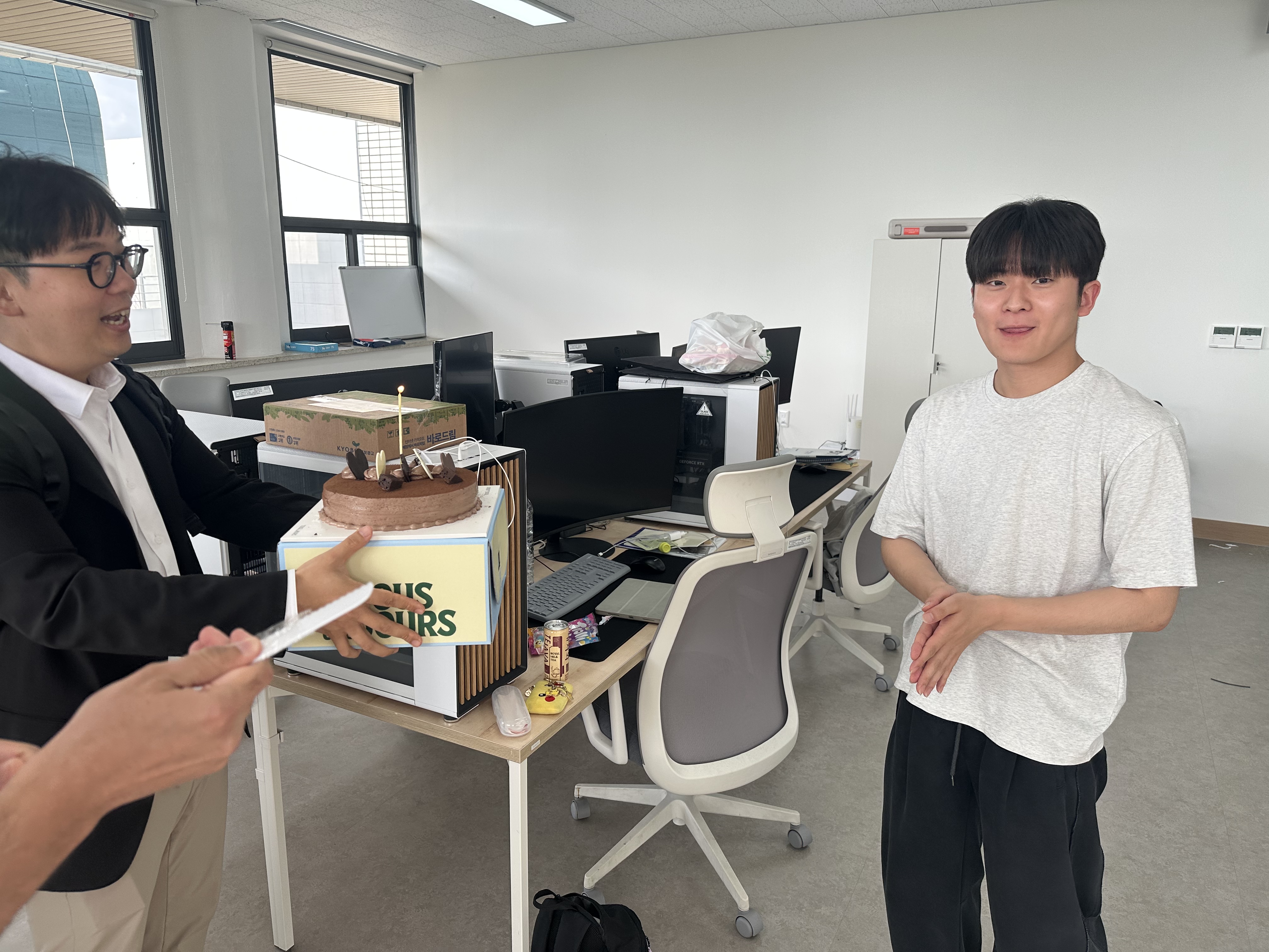 DAS Lab celebrating Jinsung Kim's birthday
